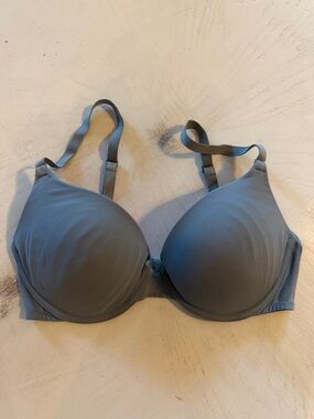 PINK Victoria’s Secret Wear Everywhere Push-Up T-Shirt Bra 32D